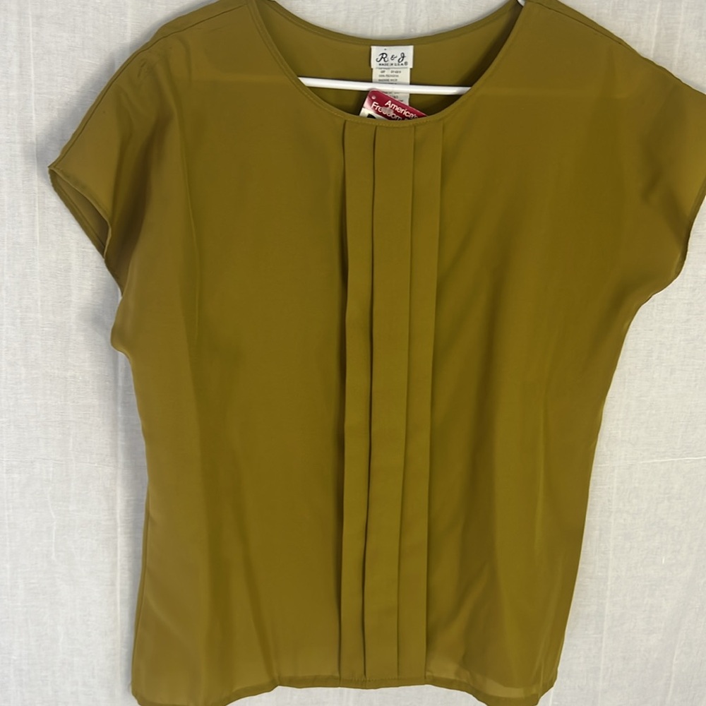 Yellow Pleated Cap Sleeve Blouse. CAJA. # 1. D - Picture 8 of 9